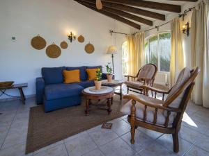 Posezení v ubytování Holiday Home Villa Servinola by Interhome
