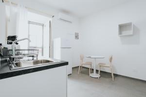 Kuchyň nebo kuchyňský kout v ubytování Noah&Chris Apartments