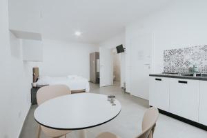 Kuchyň nebo kuchyňský kout v ubytování Noah&Chris Apartments