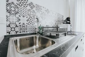 Kuchyň nebo kuchyňský kout v ubytování Noah&Chris Apartments + 37 fotografií