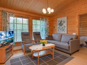 Et tv og/eller underholdning på Holiday Home Rusakko by Interhome