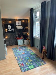 a living room with a rug on the floor at Hytte ved sjøen på Andabeløy in Flekkefjord +28 photos