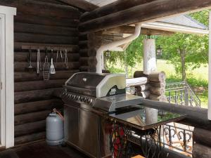 Kuchyň nebo kuchyňský kout v ubytování Holiday Home Ukkometso by Interhome