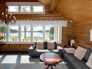 Posezení v ubytování Holiday Home Ukkometso by Interhome