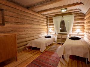 Postel nebo postele na pokoji v ubytování Holiday Home Ukkometso by Interhome