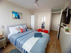 EuVe Ocean View Flat in Lima客房内的一张或多张床位
