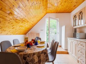 Kuchyňa alebo kuchynka v ubytovaní Apartment Moni 1 by Interhome
