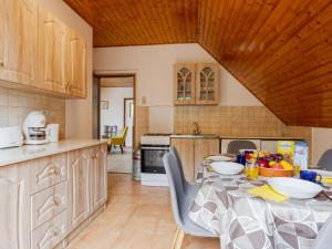 Kuchyňa alebo kuchynka v ubytovaní Apartment Moni 1 by Interhome