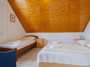 Posteľ alebo postele v izbe v ubytovaní Apartment Moni 1 by Interhome