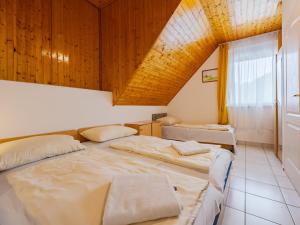 Posteľ alebo postele v izbe v ubytovaní Apartment Moni 1 by Interhome