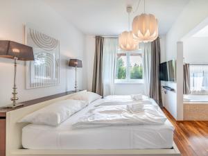 Uma cama ou camas num quarto em Apartment Simonhöhe Kärntentraum-1 by Interhome