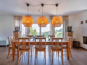 Uma área de estar em Apartment Simonhöhe Kärntentraum-1 by Interhome