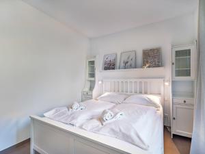 Uma cama ou camas num quarto em Apartment Simonhöhe Kärntentraum-1 by Interhome