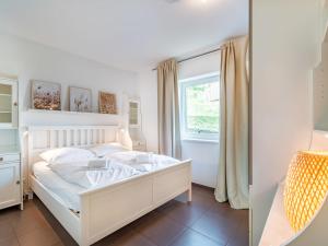 Uma cama ou camas num quarto em Apartment Simonhöhe Kärntentraum-1 by Interhome