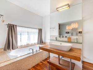 Uma casa de banho em Apartment Simonhöhe Kärntentraum-1 by Interhome