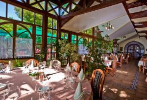 Restoran atau tempat lain untuk makan di Garni Hotel Park