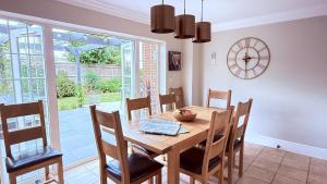 Φωτογραφία από το άλμπουμ του Spacious Stylish Modern House - Sleeps 12 5BR σε Hawkhurst