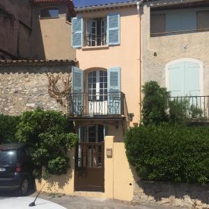 La Maisonette Antibes tesisinin ön cephesi veya girişi