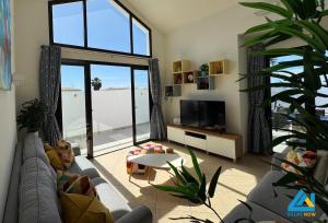Telewizja i/lub zestaw kina domowego w obiekcie Villa Cantium - LH101 By Villas Now Ltd