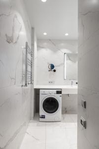 Et badeværelse på Roze Republikas Apartments