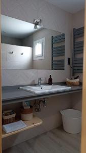 Kúpeľňa v ubytovaní Apartamentos Monte do Limo