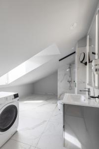 Et badeværelse på Roze Republikas Apartments + 38 billeder