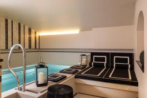a bathroom with a bed and a bath tub at Hôtel Filigrane & Spa in Paris