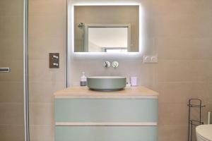 Ένα μπάνιο στο Le Pavillon - Bright and elegant T2 - Caluire-et-Cuire