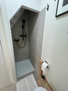 Ένα μπάνιο στο Appartement au calme au bord l'étang +3 φωτογραφίες