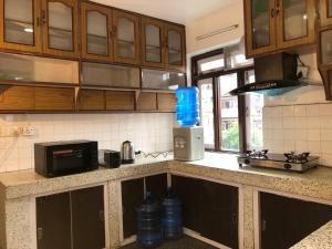 Cuisine ou kitchenette dans l'établissement Apartment in Nepal