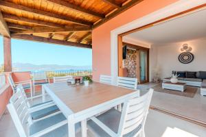 Χώρος καθιστικού στο Sunset View Condo