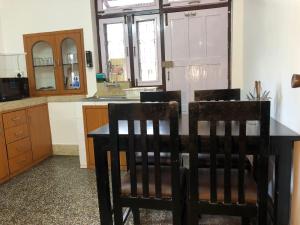Cuisine ou kitchenette dans l'établissement Apartment in Nepal