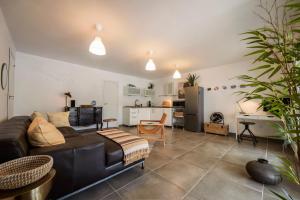a living room with a couch and a kitchen at "Sun down" by Corralejobeach Apartments in Corralejo
