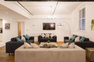 Χώρος καθιστικού στο Liverpool Gem, Spacious 2BR Apt, Sleeps 8 +23 φωτογραφίες