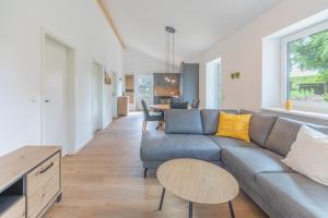 a living room with a couch and a table at Huus Blaumees in Kating