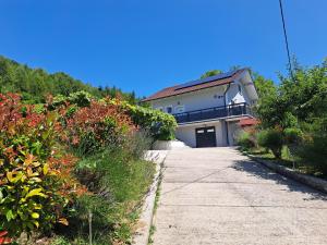 Budova, v ktorej sa dom na vidieku nachádza
