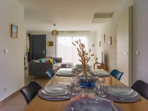 a dining room with a table with plates on it at Maison moderne 6 pers avec jardin à 7 minutes des plages in Beaussais sur Mer