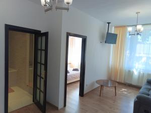 Μια τηλεόραση ή/και κέντρο ψυχαγωγίας στο Bliss Point Apartments