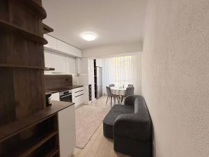 a kitchen with a couch and a table in a room at Apartament spațios, 2 dormitoare, confortabil in Chişinău