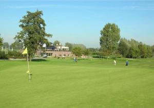 Golf facilities at a szállodákat or nearby
