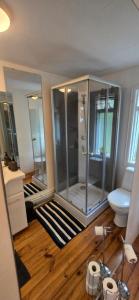 Φωτογραφία από το άλμπουμ του Eyja Mork - Aurora Igloo with shared Hot Tub, BBQ and kitchen - B2 σε Stora Mork