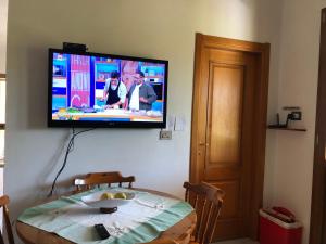TV a/nebo společenská místnost v ubytování Casa Indipendente I DUE MARI
