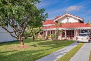 Taman di luar SIRENA Villa Holiday lodge