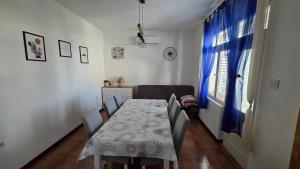 Posedenie v ubytovaní Apartman Juraga + 1 fotografia