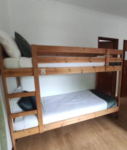 Cama ou camas em um quarto em Old Village Hostel