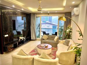 Istumisnurk majutusasutuses Elysium Signature Hotel Apartments - Front Facing Centaurus Mall ISB