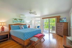 Giường trong phòng chung tại Villas of Kamalii 40 +30 ảnh