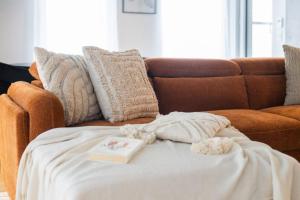 En eller flere senge i et værelse på Exclusive Sanctuary Elegance Meets Comfort + 35 billeder