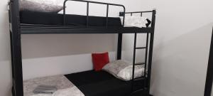 Postel nebo postele na pokoji v ubytování Rooms royal + 13 fotografií