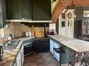 Kuchyň nebo kuchyňský kout v ubytování Charming Italian Home sleeps 6 Cantarana